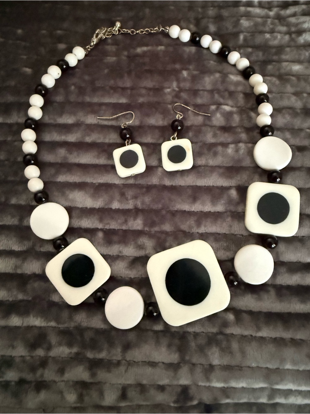 Retro Black and White Geometric Bead Necklace & Earrings Set